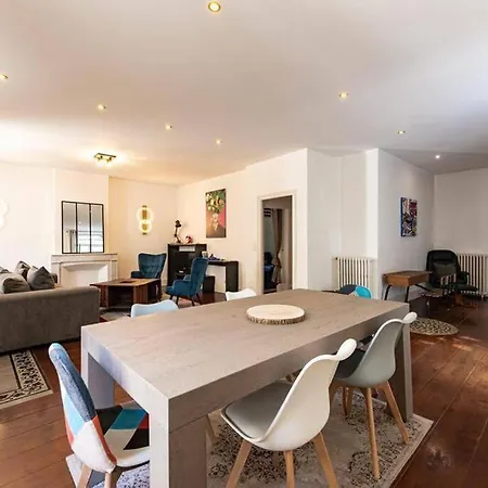 Maison Au Coeur De Avec Parking Prive ヴァランス